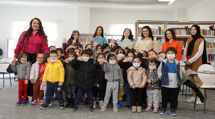 Anaokullu minikler kitapla buluştu
