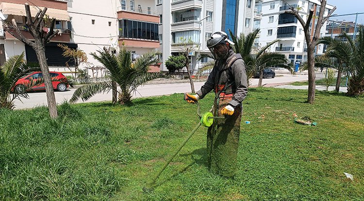 Atakum’un parklarında bahar temizliği
