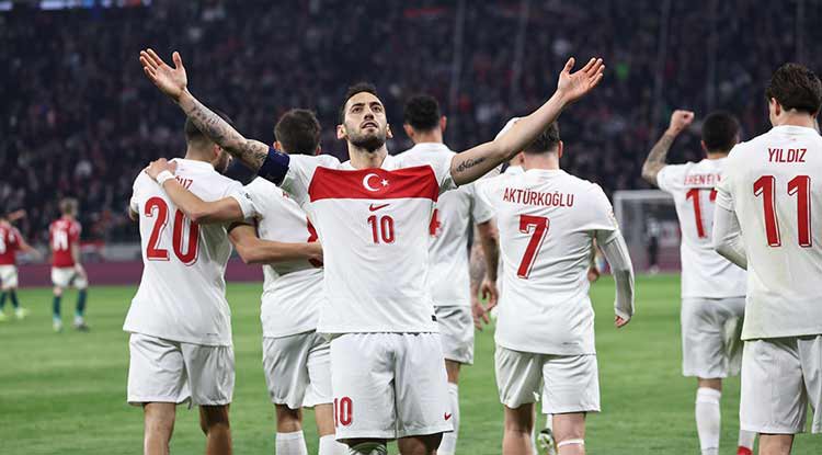 Ay yıldızlılar A Ligi'ne yükseldi