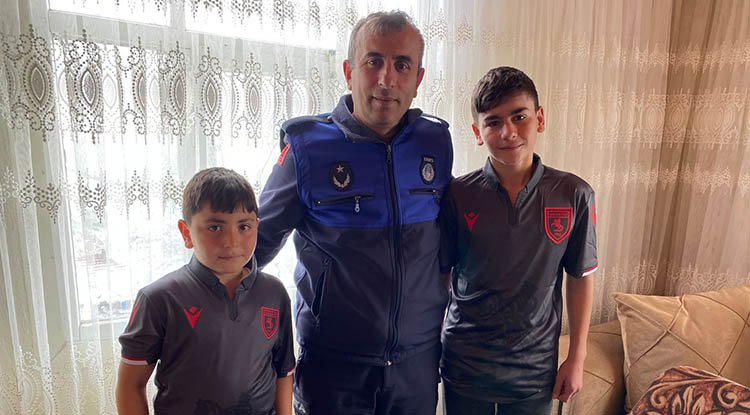 Başkan Demir’den öğrencilere Samsunspor forması