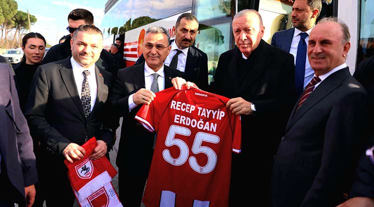 Kurnaz'dan Erdoğan'a 55 numaralı forma