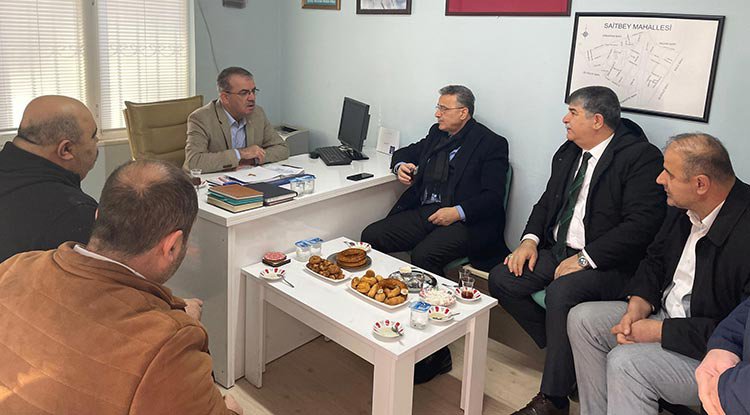Başkan Kurnaz muhtarları dinliyor