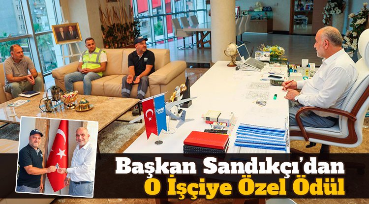 Başkan Sandıkçı’dan yağmura aldırış etmeden çalışan işçiye ödül