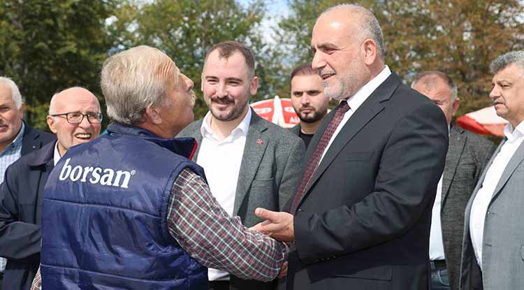 Başkan Sandıkçı talepleri yerinde dinliyor