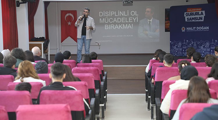Büyükşehir Kariyer Yolculuğu'nda Öğrencilerin Yanında