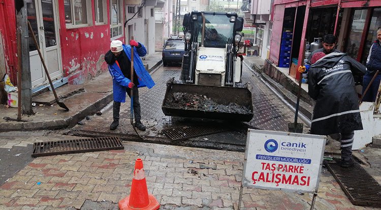 CANİK'TE EKİPLERDEN YAĞMUR MESAİSİ