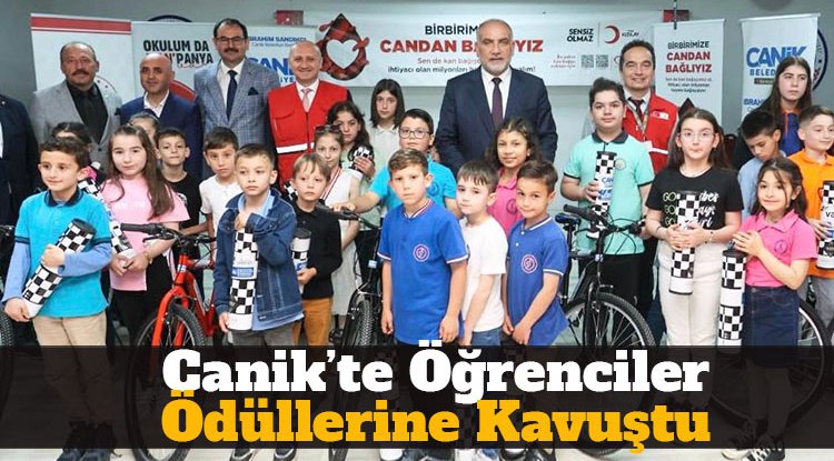 Canik'te öğrenciler ödüllerine kavuştu