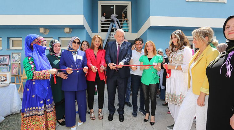 Canikli kadınlar el emeği ürünlerini sergiledi