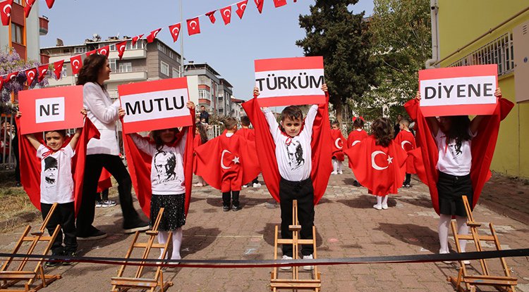 Cumhuriyetin çocukları 23 Nisan'ı kutladı