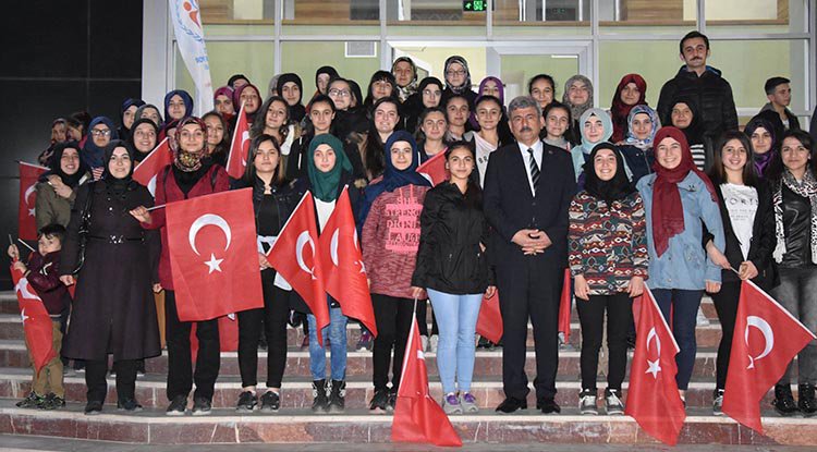 Edis: Türk gençliği Ata'sının emanetine sahip çıkacak