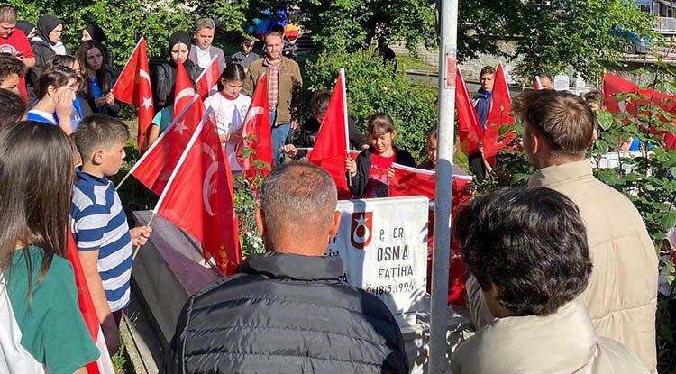 Genç soprculardan şehitlik ziyareti