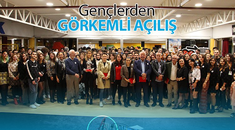 Gençlerden görkemli açılış