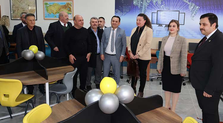 Hayırseverden Okuduğu Köy Okulu'na Vefa