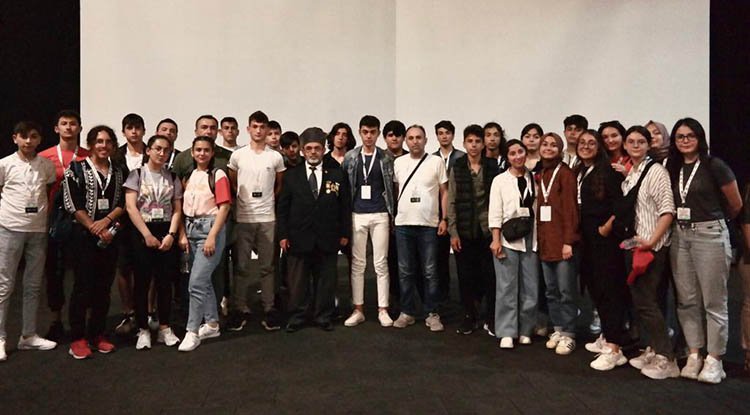 Kıbrıs gazisi gençlerle buluştu
