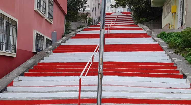 Kırmızı-Beyaz sevdası İlkadım'ı sardı