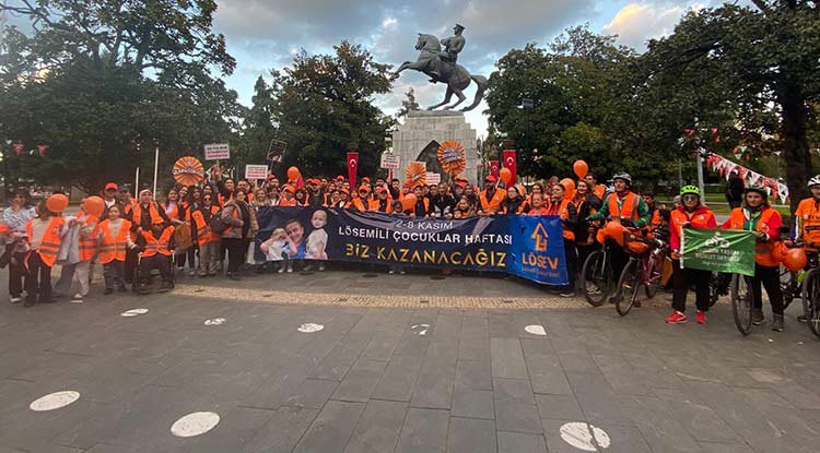 LÖSEV’den Samsun'da farkındalık yürüyüşü