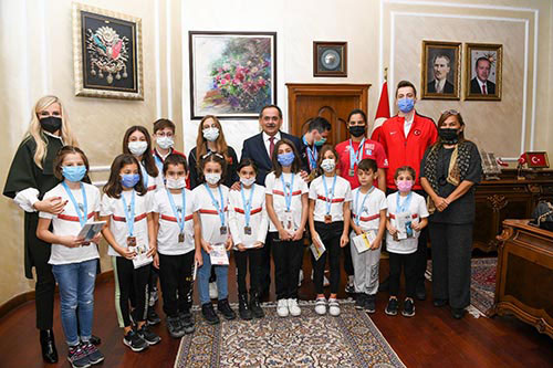 23 madalyayla döndüler