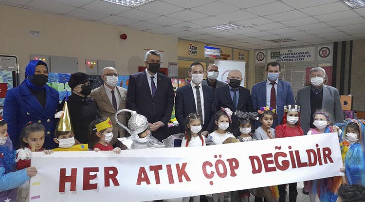 Miniklerden büyüklere geri dönüşüm dersi