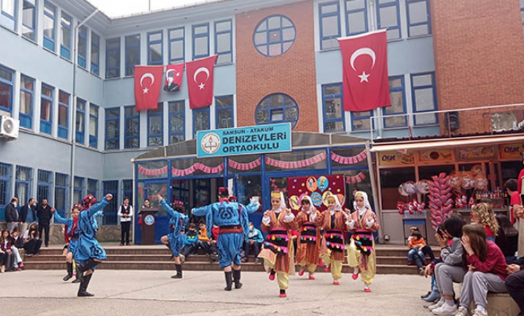 Öğrencilerden muhteşem folklor gösterisi