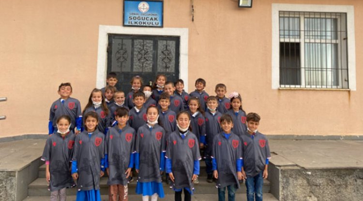Öğrencilere 'Atatürk Armalı' forma