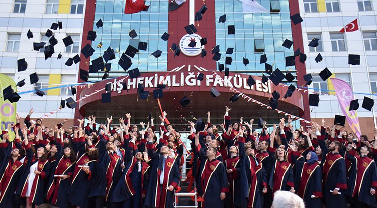 OMÜ'de mezuniyet coşkusu