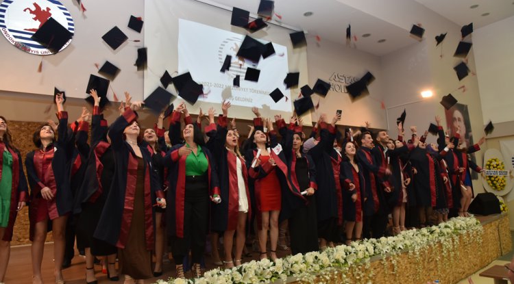 OMÜ Turizm Fakültesi'nde mezuniyet coşkusu
