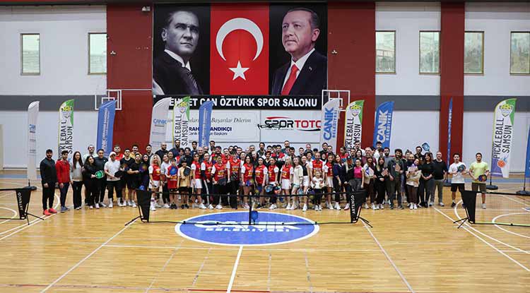 Pickleball severler turnuvada buluştu