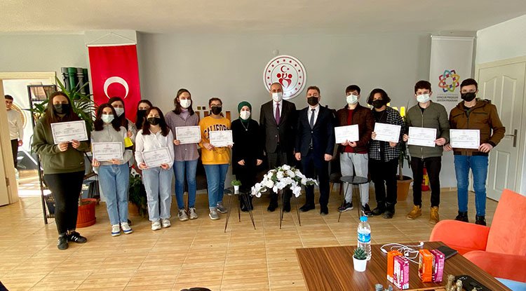 Salıpazarı'nda gençlere yabancı dil sertifikası