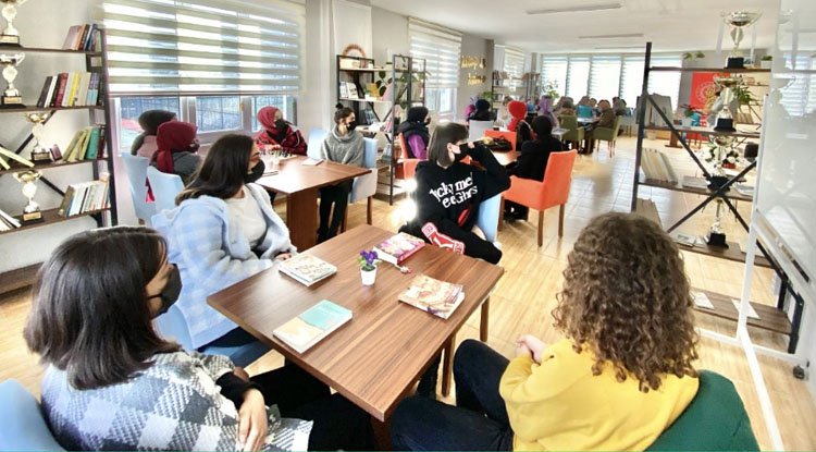 Salıpazarı'nda kitaplar değerlendiriliyor
