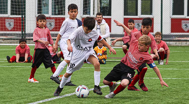 Samsun'da geleceğin yıldızları sahada