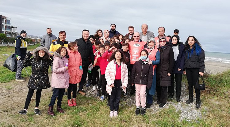 SAMSUN'DA GÖNÜLLÜLER ÇEVREYE DİKKAT ÇEKTİ