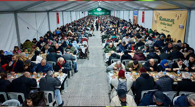 Samsun'da her gün 15 bin kişilik İftar Sofrası