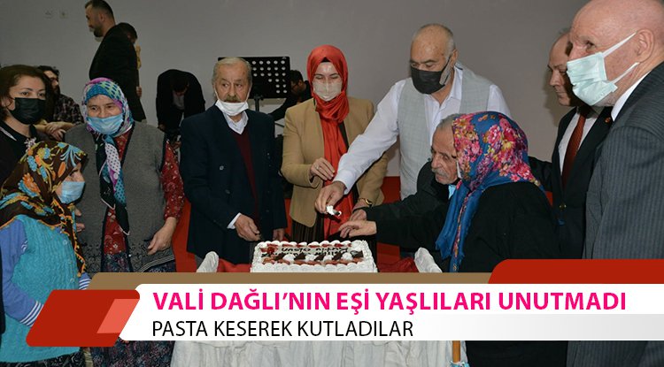 Samsun'da Yaşlılar Haftası pasta kesilerek kutlandı
