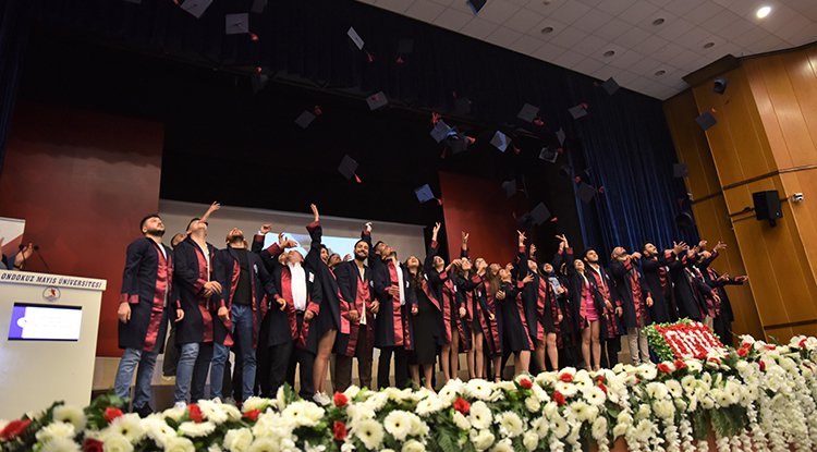 Samsun Yeşilyurt Demir Çelik MYO'da mezuniyet heyecanı
