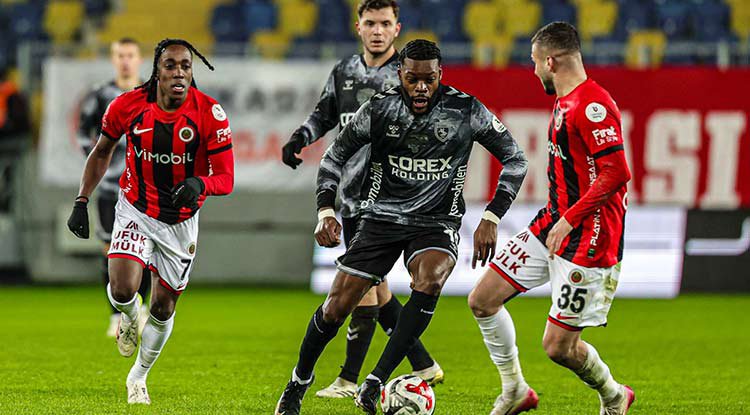 Samsunspor Ankara'dan Puanla Döndü