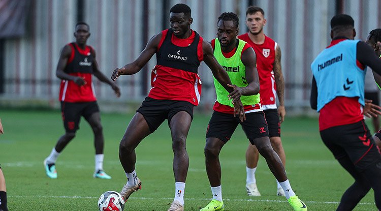 Samsunspor'da Kocaelispor mesaisi sürüyor
