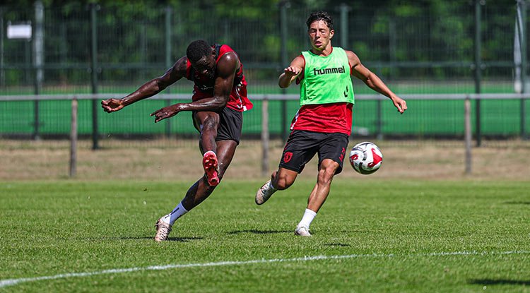 Samsunspor Hollanda'da sıkı çalışıyor