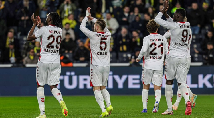 Samsunspor Kadıköy'de hakem kurbanı!