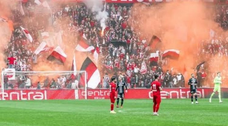 SAMSUNSPOR TARAFTAR GRUPLARI AYAKTA!