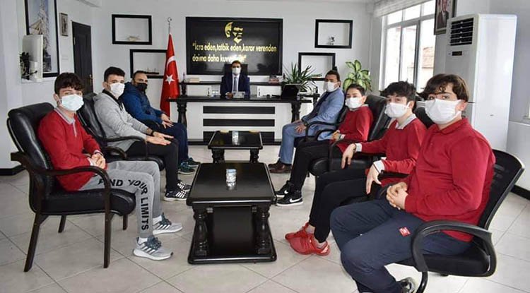 Vali Dağlı'dan'dan sporculara başarı belgesi