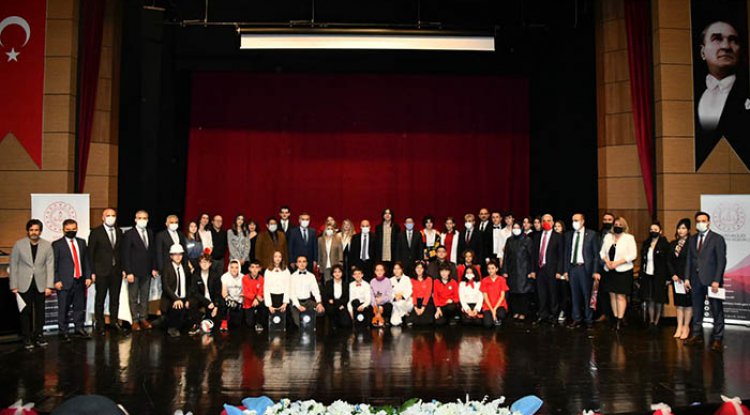 Vali Dağlı öğretmenleri yalnız bırakmadı