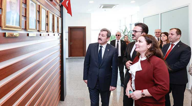 Vali Tavlı'dan SMMO'ya Ziyaret