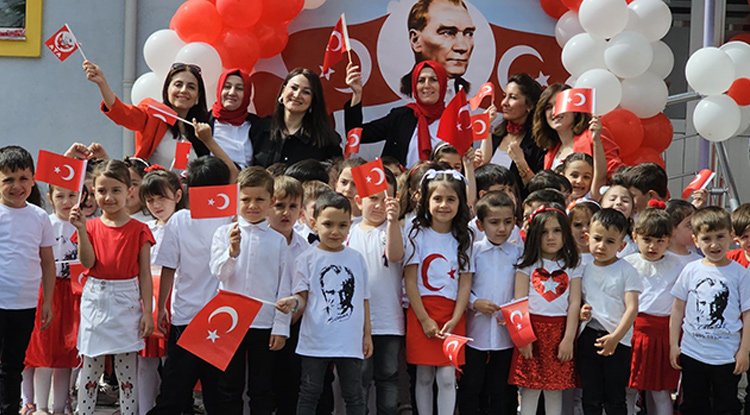 Vezirköprü'de renkli 23 Nisan
