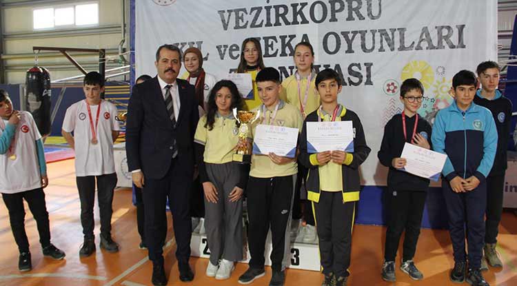 Vezirköprü'de Zeka Oyunları Turnuvası ilgi gördü