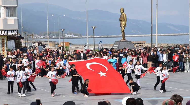 Yakakent'te 23 Nisan Coşkusu