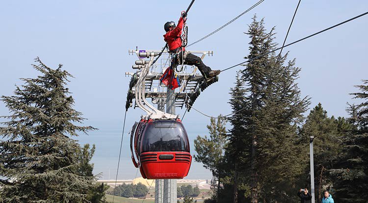 Yenilenen teleferikte kurtarma tatbikatı