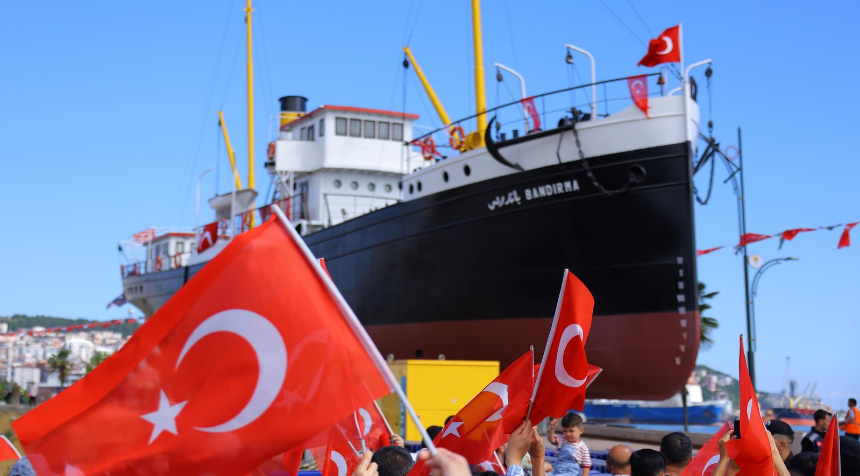 Bandırma Vapuru Yeni Yerine Taşındı