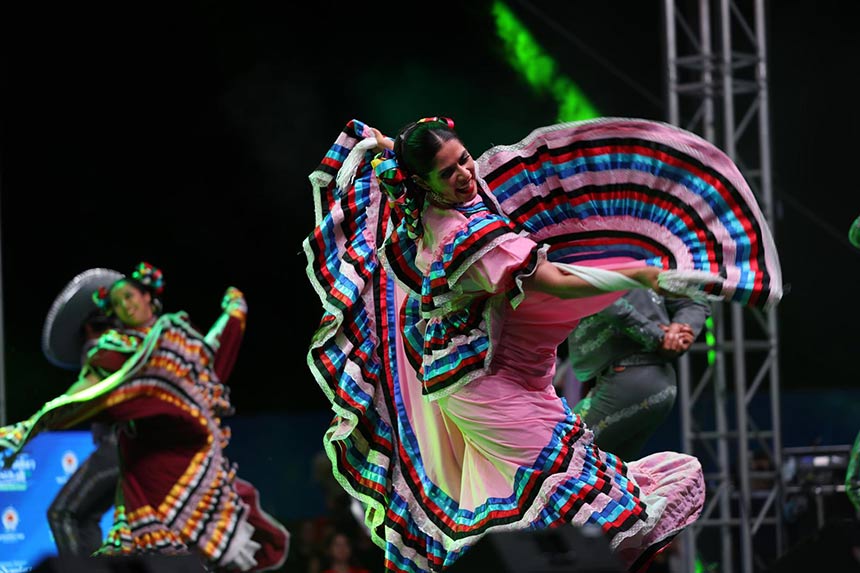 Samsun'da Halk Dansları Festivali Başladı